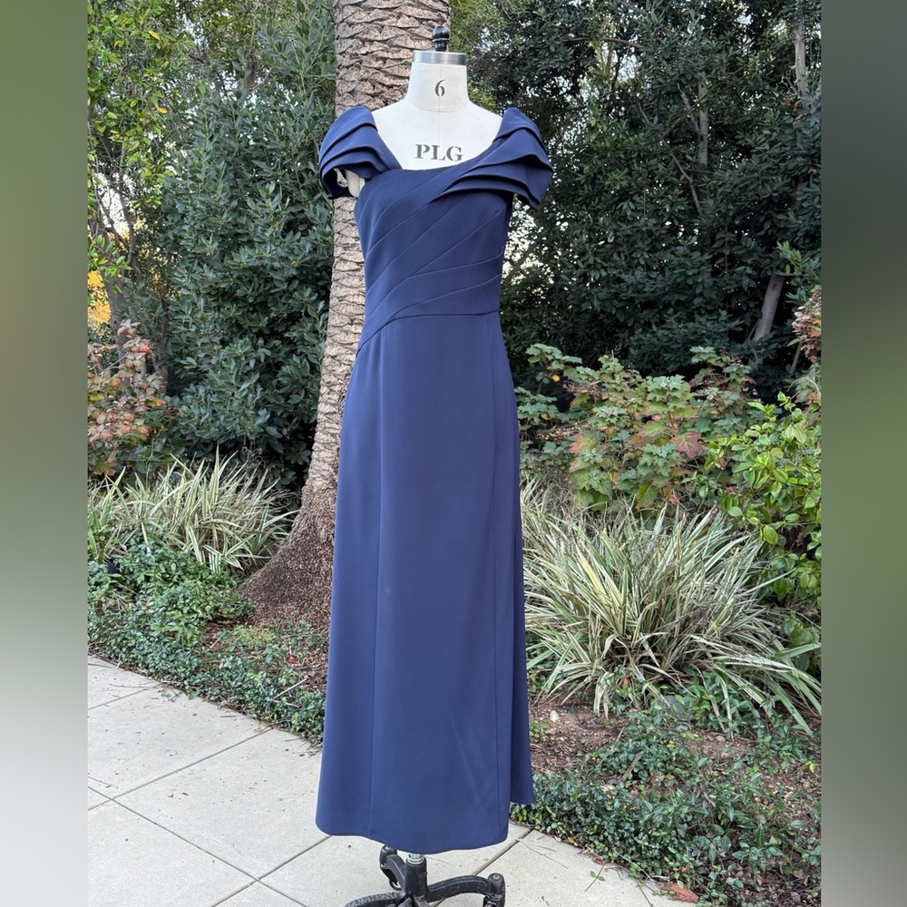 Armani Collezioni elegant gown with pleated cap sleeves - size 6